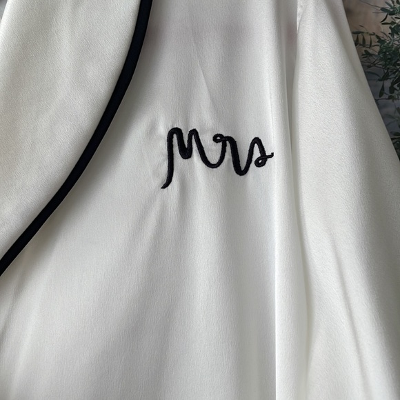 💕x2HP💕Kate Spade white Mrs. Robe - Picture 5 of 9
